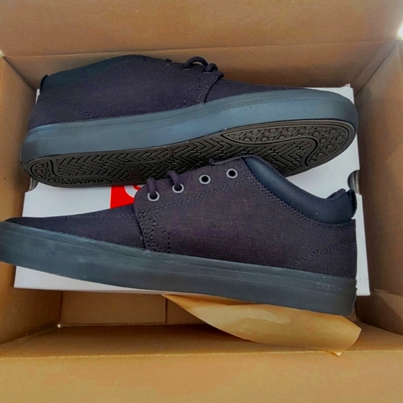 Mens Shoes - Picture 2 of 3